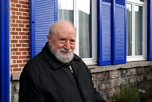 Michel Butor devant sa maison natale