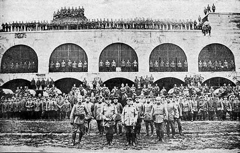 Le bastion des 18 ponts lors d'une inspection par le général Rupprecht de Bavière, commandant de la sixième armée bavaroise, fin 1915