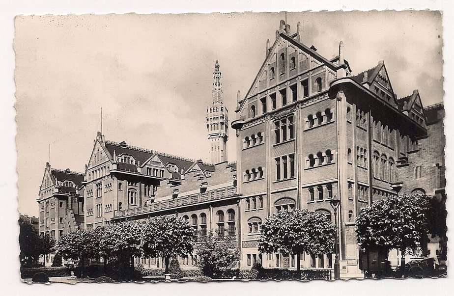 1 1932